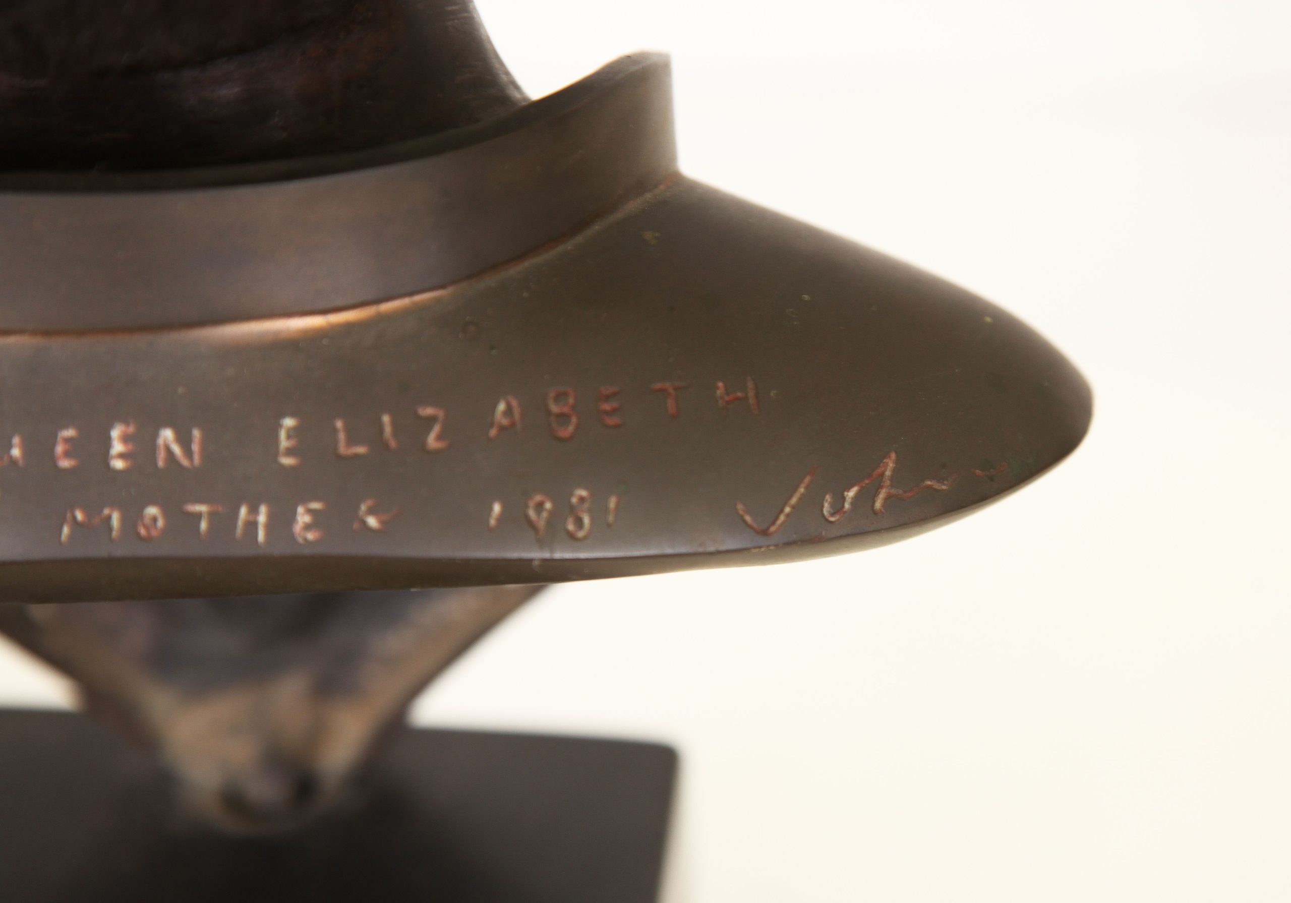 Tabletop Figurative Bronze Sculpture - The Queen Mother 1981 by John Robinson - Image 2