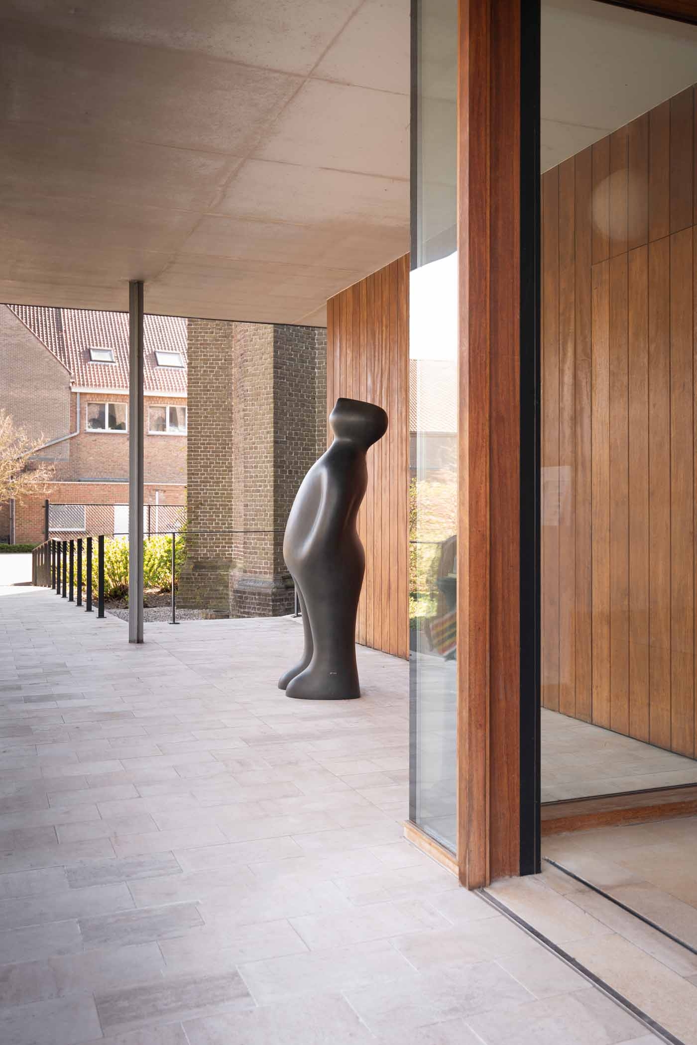 Large Bronze Figurative Sculpture - The Visitor (180cm) by Guido Deleu - Image 5